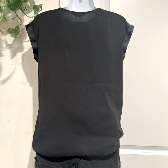 Express Half Zip Silky V-Neck - Picture 3 of 4